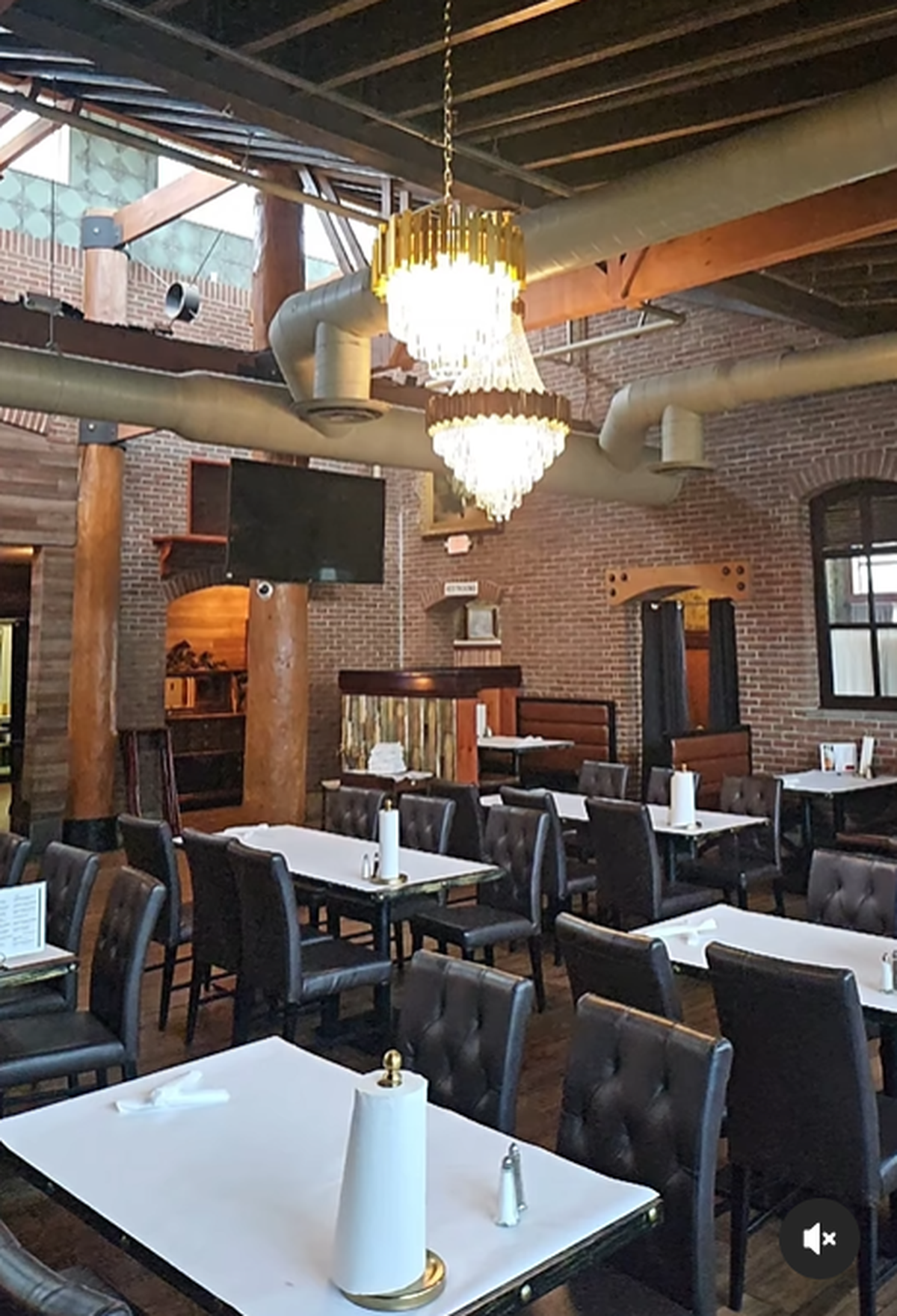Country Bay Bistro’s interior is large and suitable for events.
