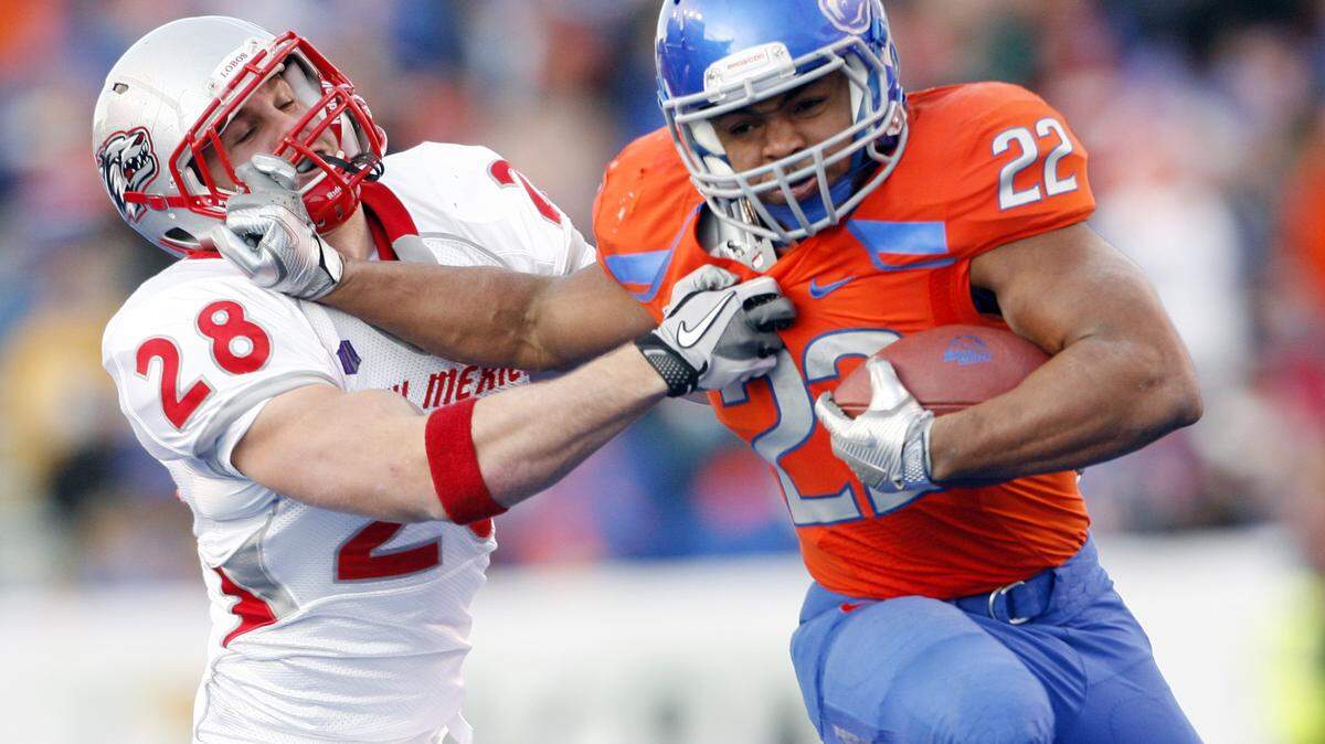Boise State running back Doug Martin stiff-arms a New Mexico defender during a home game in Boise in December 2011. Martin, 36, died in Oakland, California, in October.