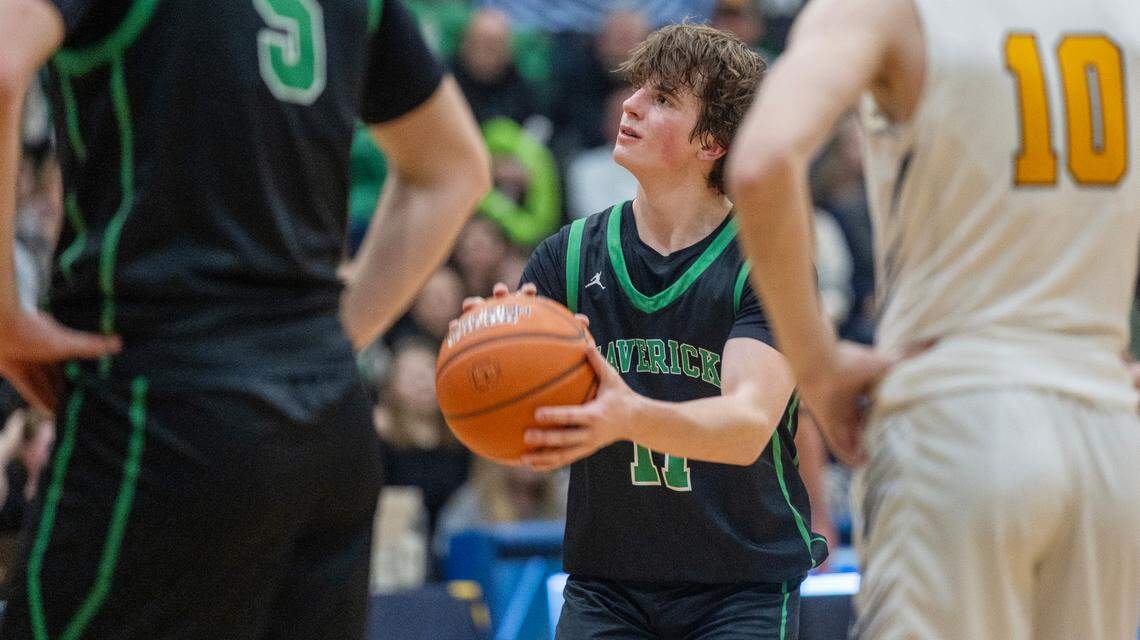 Mountain View’s Landon Starnes gets ready to make a free throw against Meridian last season.