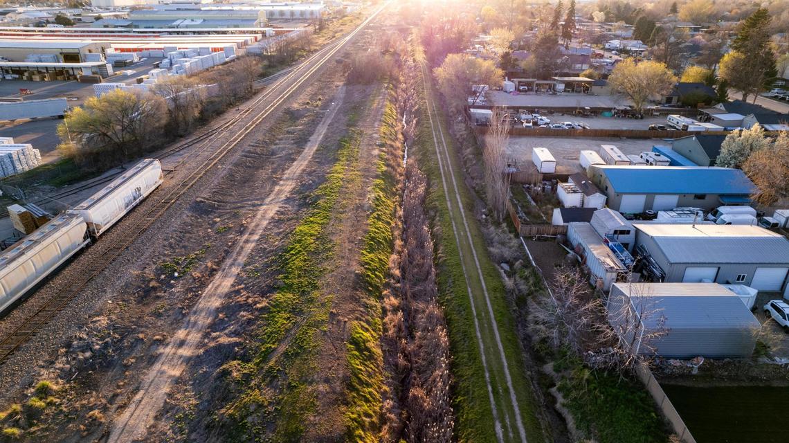 The city of Meridian hopes to finally connect Meridian and Linder Roads with a multi-use pathway along the Union Pacific railroad track.