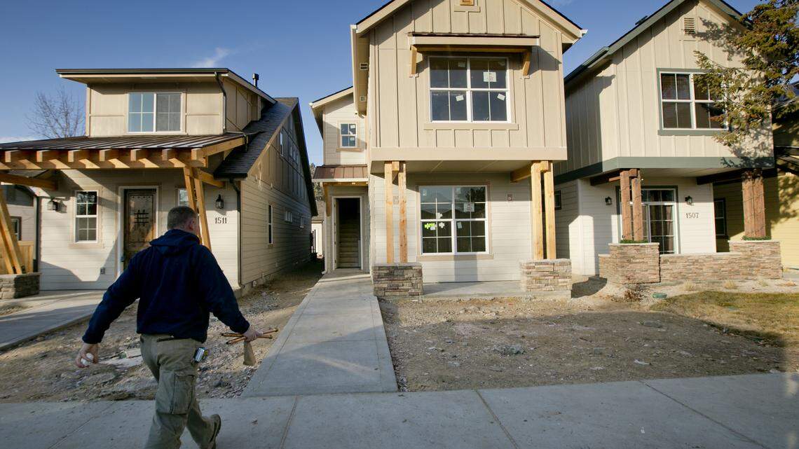 Tall, skinny houses have become popular again in Boise as demand for housing has ramped up over the last several years. In an attempt to increase the stock of affordable housing, he city of Boise is proposing zoning changes that would make it easier to build homes on narrow lots. Skinny houses and small-lot subdivisions don’t have to be ugly, Boise Planning Director Hal Simmons said: “If there’s anything we’ve learned, it’s that design is everything when it comes to compact development.”