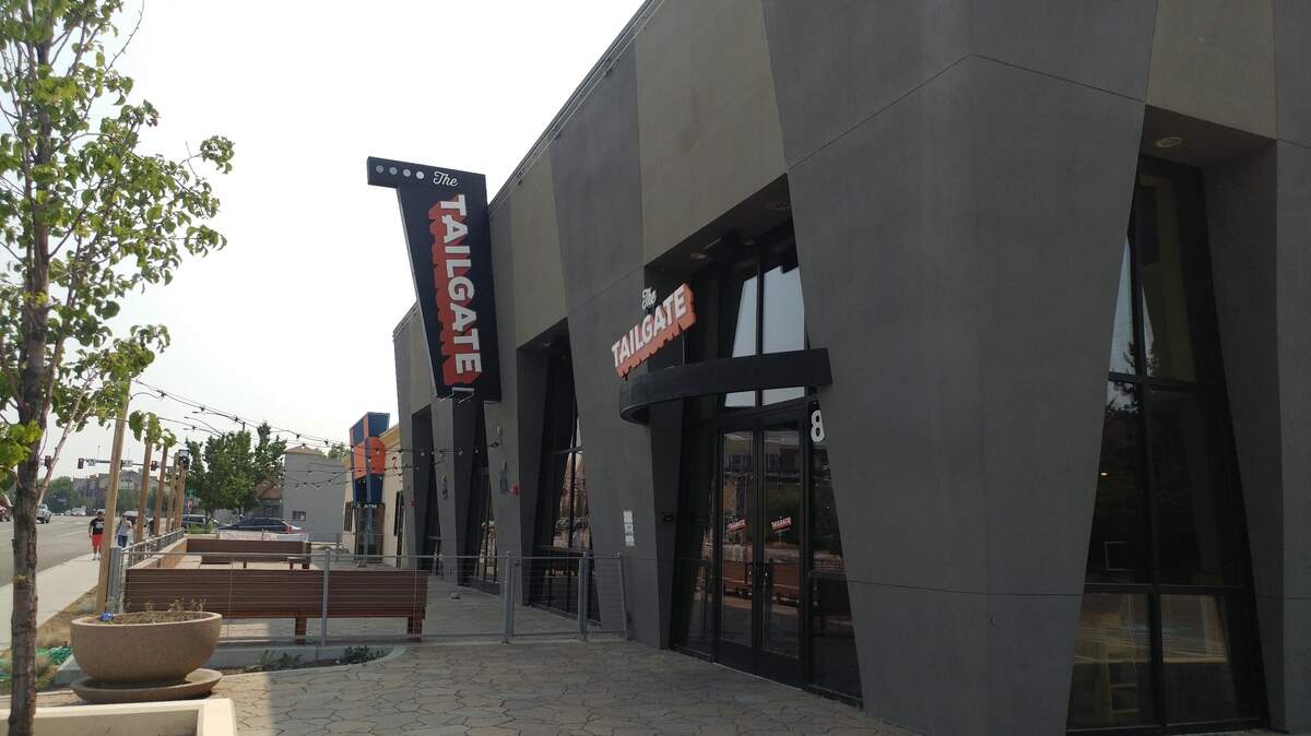 The Tailgate’s former building has been empty since its closure on June 30, but it will be renovated in preparation of Jalapeño’s opening this October. Potential changes to the building will be finalized next week, when the owners meet to discuss how to transition the space from trendy sports bar to a comfortable sit-down restaurant.