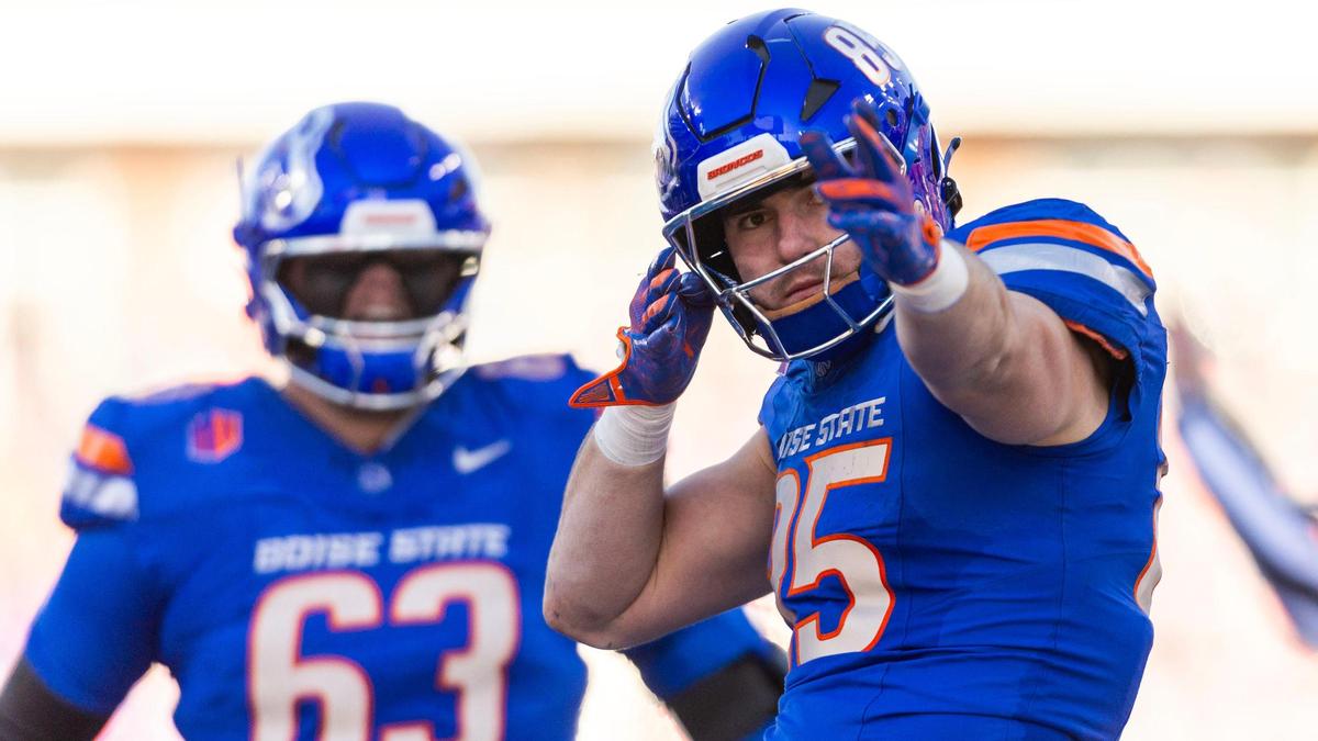 Boise State tight end Matt Lauter signals a first down after a pass reception against Oregon State in the 4th quarter at Albertsons Stadium in Boise, Friday, Nov. 29, 2024.