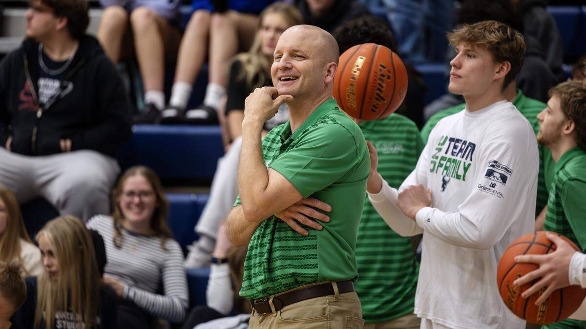 Mountain View varsity boys basketball coach Jon Nettleton coaches during their game at home against Eagle, Friday, Jan. 30, 2026. Nettleton is retiring at the end of the season after 21 years coaching the Mavericks.