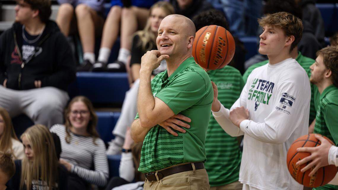 ‘That is going to leave a void.’ Mtn View basketball coach retires after 21 years