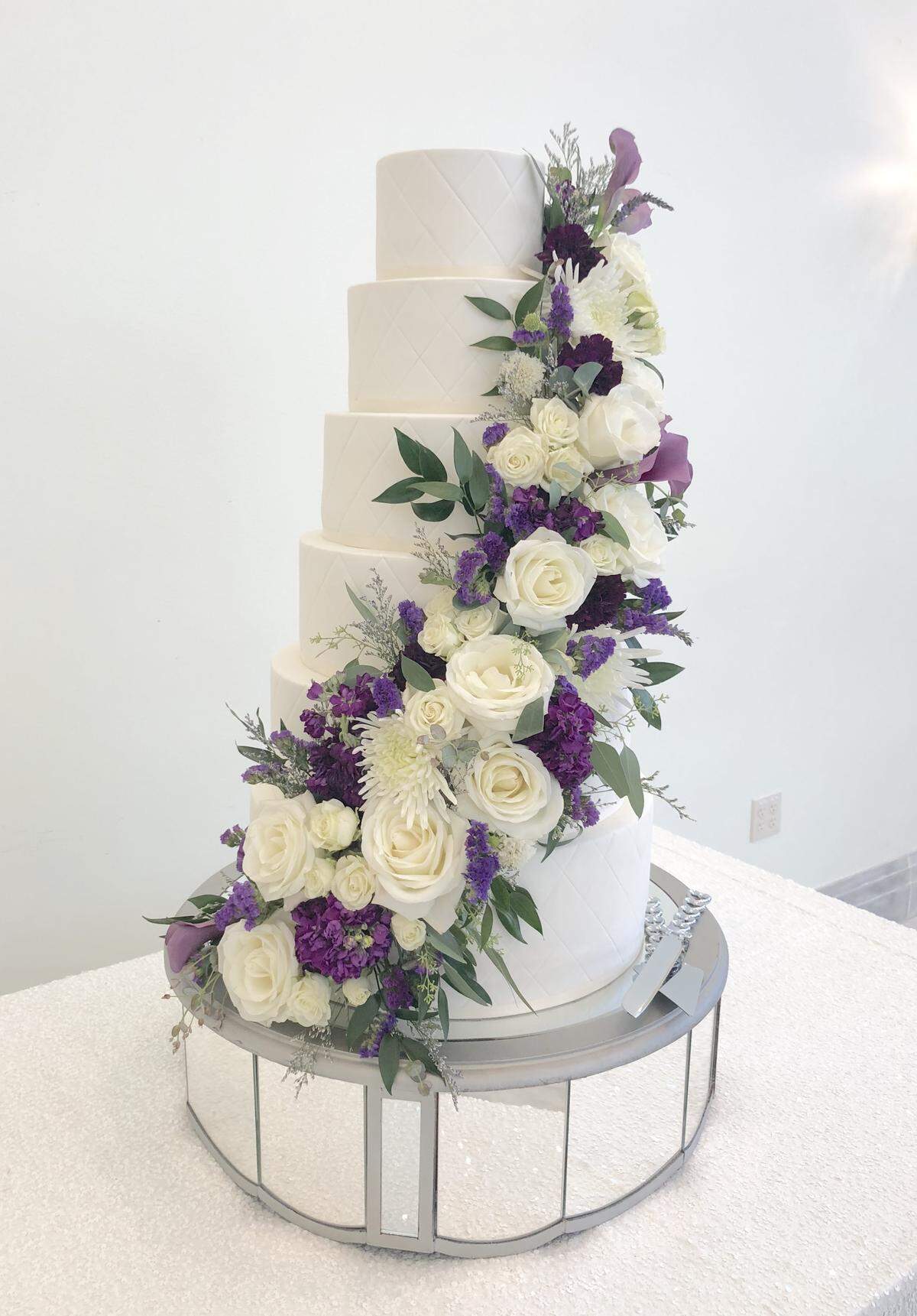 Oh, For Heaven Cakes! owner Keri Lainhart specializes in fondant and wedding cakes. She’s a stay at home mom with seven children and does multiple orders for wedding cakes per week.