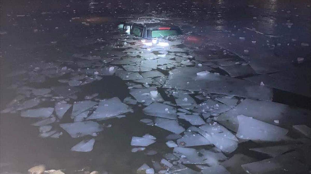 Ada County deputies rescued a woman trapped in a sinking vehicle.
