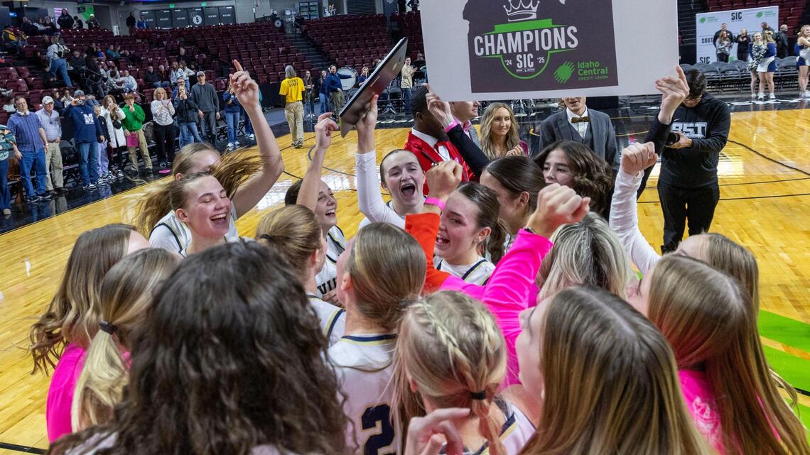 With a 1,000-point scorer and 19 straight wins, Middleton is ‘so in it for each other’