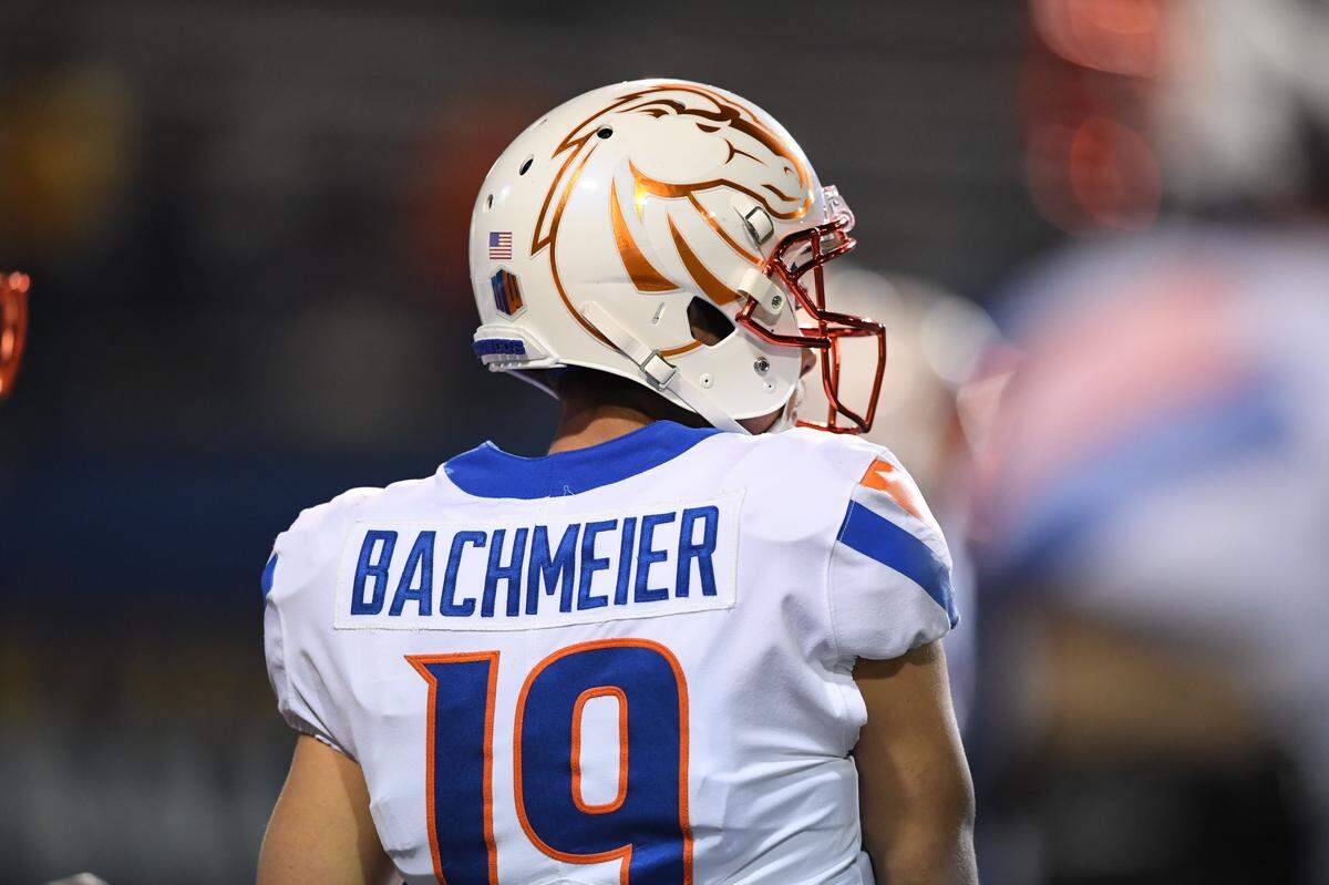 Boise State wore orange decals on its white helmets against San Jose State.