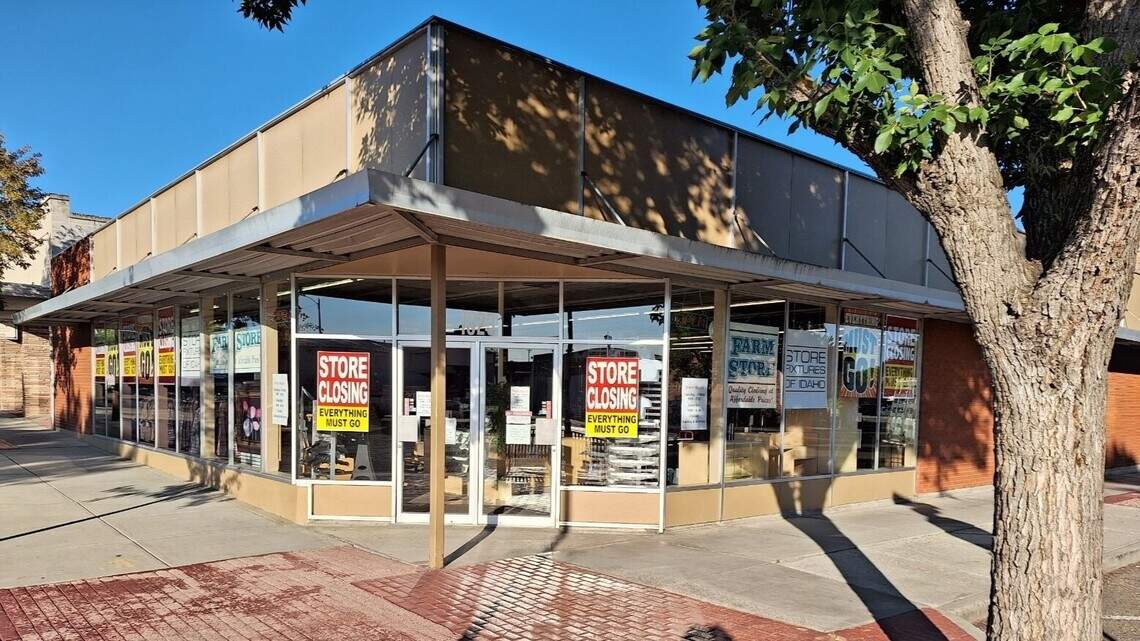 Family-owned Treasure Valley clothing retailer once had 15 stores. Its last just closed