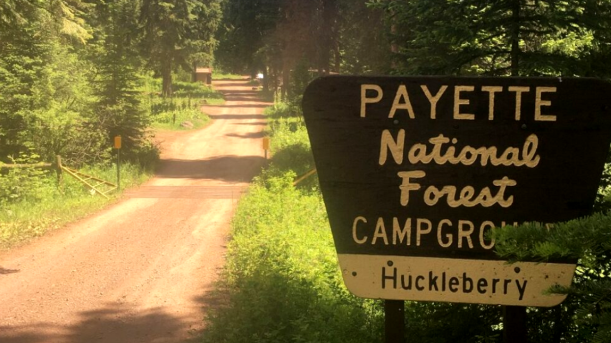 The Huckleberry Creek Campground in the Payette National Forest is a popular eight-unit campground located along a small creek suitable for fishing. 