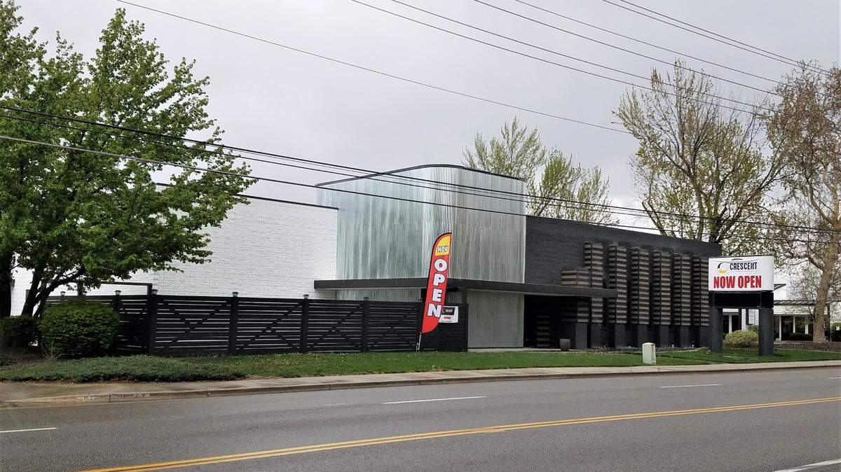 Crescent Public House opened in late 2021 under new ownership. It replaced the longtime Crescent “No Lawyers” Bar and Grill.