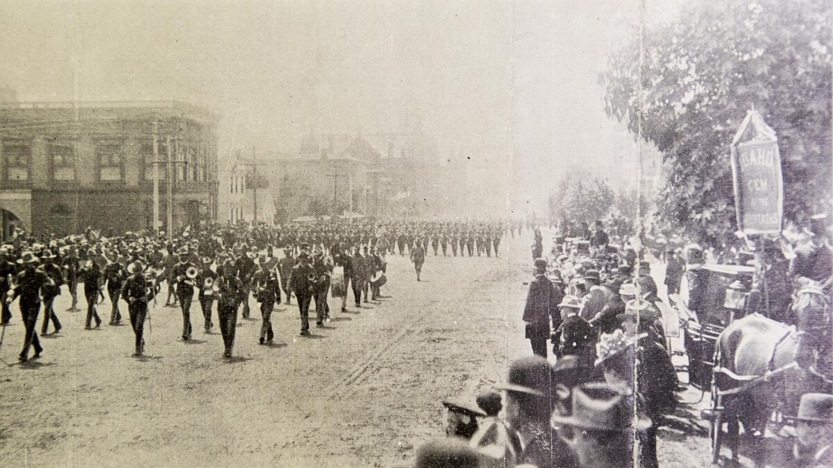 Idaho First Volunteers pass by the review stand on Van Ness Avenue in San Francisco, California, upon returning from the Philippine-American War in 1899.