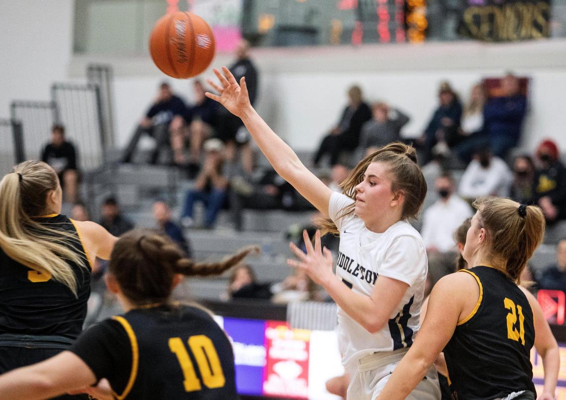 Middleton senior senior Sheridan Mortensen fires a pass during the 4A District Three Tournament championship Thursday at Ridgevue.