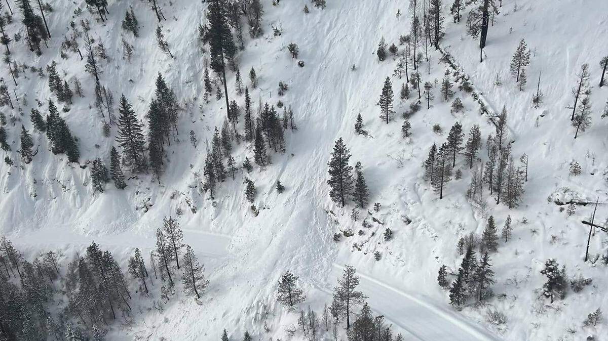 A major avalanche caused the closure of Idaho Highway 21 between Grandjean and Banner Summit. 