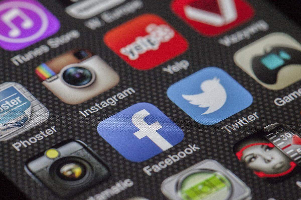 stock, generic, social media, iPhone
