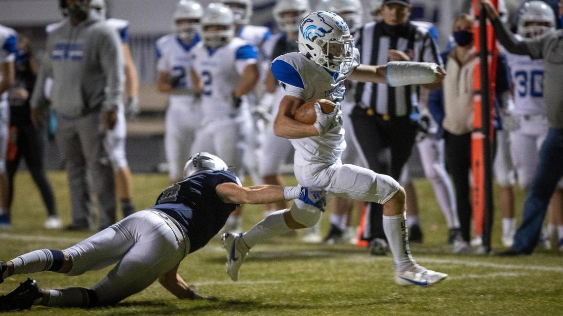 Timberline’s Taylor Marcum eludes Skyview’s TerRyek Pennington during an 18-yard touchdown run Friday. Marcum ran for 226 yards and four TDs to lead Timberline to a 27-20 win at Skyview in the first round of the 5A state playoffs.