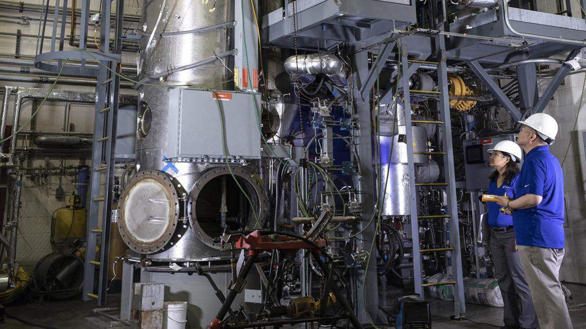 A one-third-scale model Of NuScale Power’s 50-megawatt reactor is perched in a birdcage of steel girders in a nuclear test facility at Oregon State University.