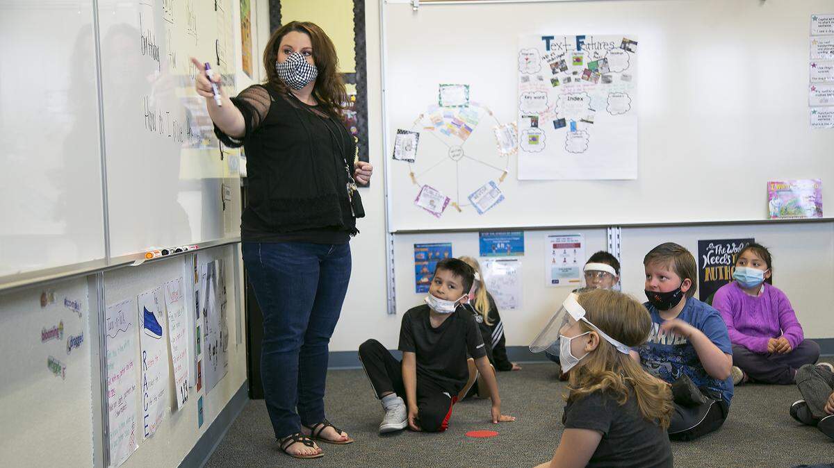 Mysti Byrd, a second grade teacher at Nampa’s Endeavor Elementary, goes over spelling with her class. Students in her classroom also learn social-emotional skills like how to identify their emotions and explain why they’re feeling a certain way.