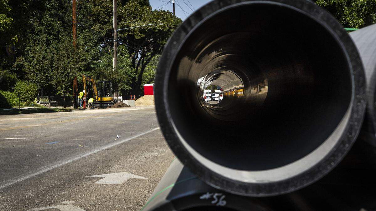 A portion of Warms Springs Avenue was closed while crews repaired geothermal waterlines last year. Boise’s geothermal energy system helped it win $1 million in a Bloomberg Philanthropies competition. 