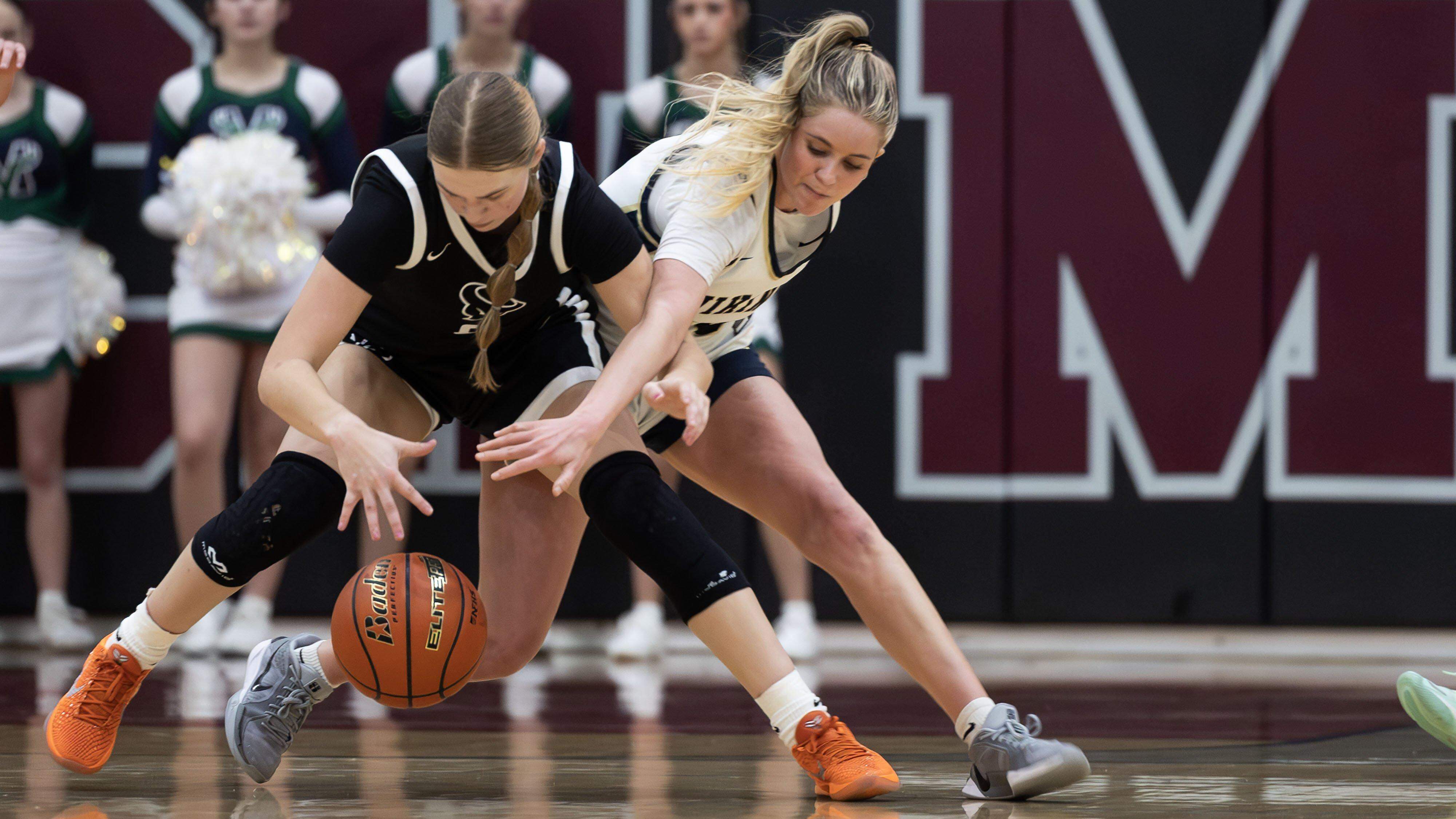 One big upset, one wild comeback top 6A SIC girls basketball tournament first round