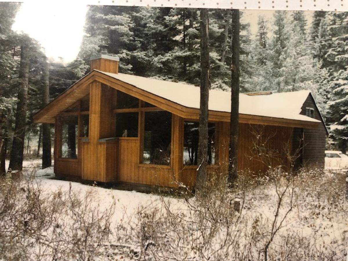 An appraisal this summer valued the Humphreys cabin, 2060 Warren Wagon Road, in McCall, Idaho, at $179,000, but the half-acre lot that goes with it was appraised at $438,000. The total price of $617,000 resulted in no bidders, a rare occurrence in auctions of state-owned cabin sites.