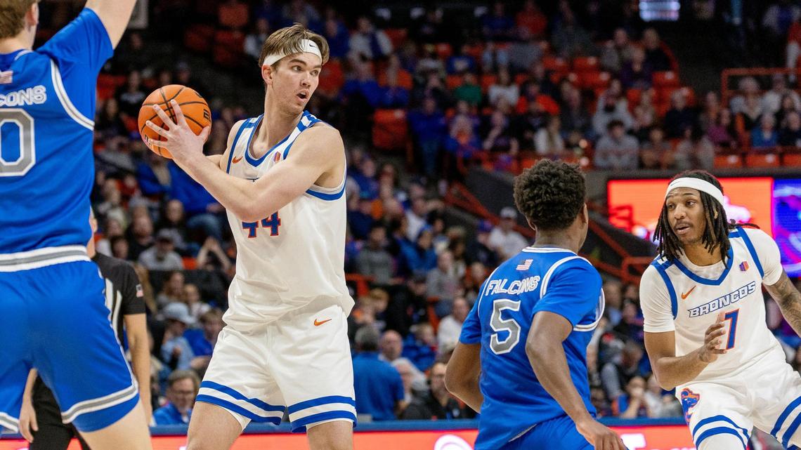Boise State’s Dylan Anderson possesses the ball in the first half of their basketball game against Air Force at ExtraMile Arena.