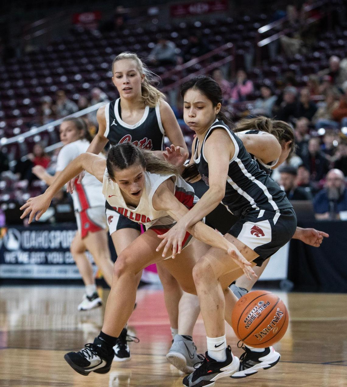 Sandpoint junior Aliya Strock stretches to keep possession of the ball Friday.