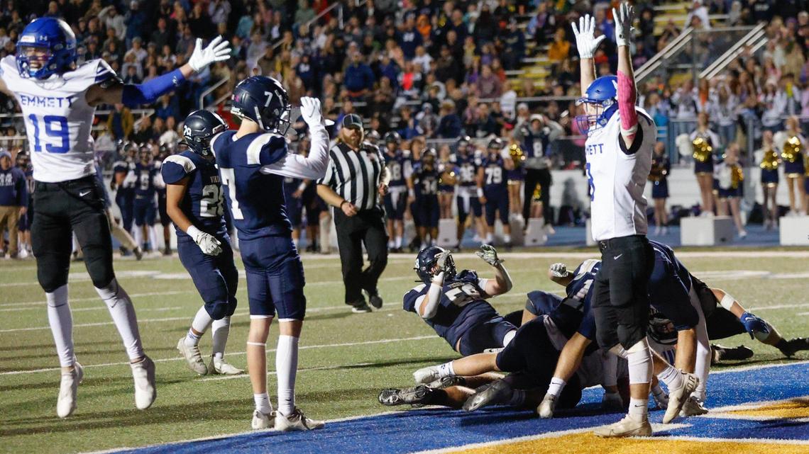 Emmett quarterback Caden Young scores a touchdown as time expires, and kicker Jorge Rivera nailed the go-ahead PAT for a 42-41 win over Middleton on Friday.