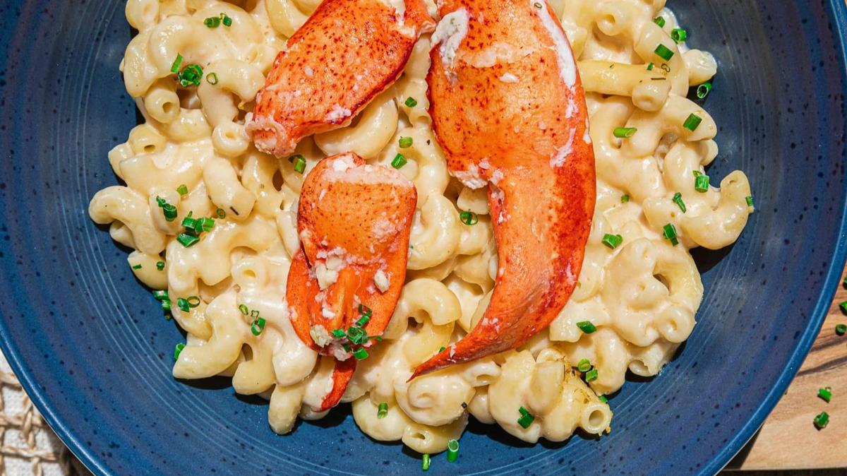 Lobster Mac from Seattle-based Elliott’s Oyster House at Crave comes with Maine lobster.