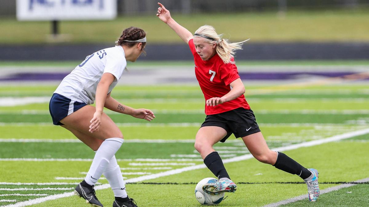 Boise’s Sammy Smith, right, was named an alternate for the U-17 U.S. women’s national team this summer for the Concacaf Championships.