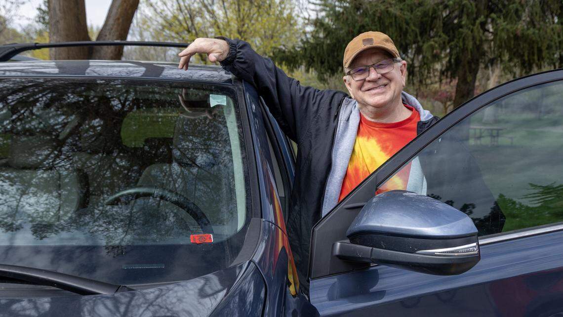 Dan Simpson had no idea a simple act of kindness would go so far. The pizza delivery man was set to deliver an order, but the Domino’s he was working at was out of bottles of soda, so he stopped at a convenience store on his way. The people who ordered the pizza posted the good deed on social media and Simpson's tip became a GoFundMe magnet-raising over $18,000 for the 69-year-old Simpson, who will soon retire from his day job.