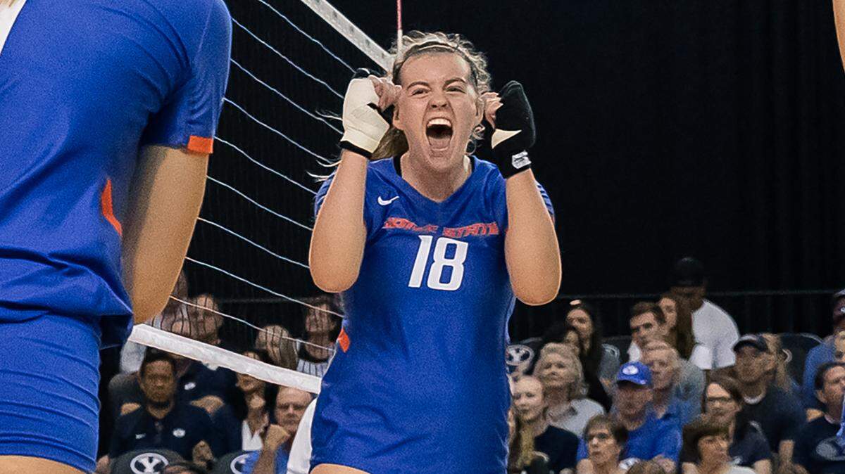 After chronic issues with broken fingers, Boise State volleyball player Jessica Donahue began wrapping her hands during her sophomore season. She stopped wrapping them this year.