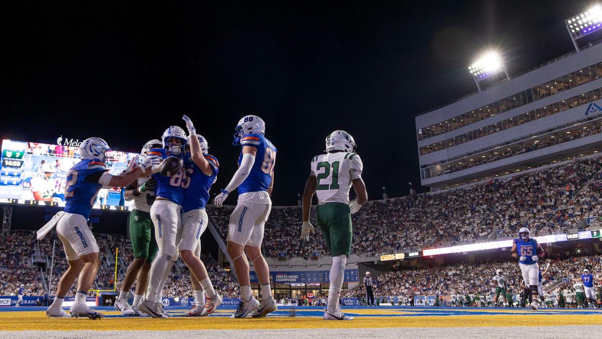 Boise State tight end Matt Lauter celebrates a touchdown with teammates in the Broncos’ 56-14 win over Portland State on Saturday at Albertsons Stadium.