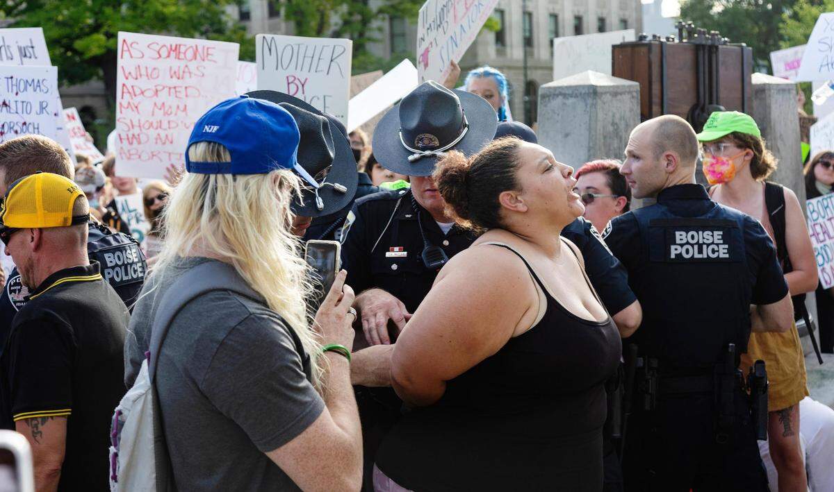 Avalon Hardy, shown with her hands behind her back, said she was with her mother at the time of the arrest.
