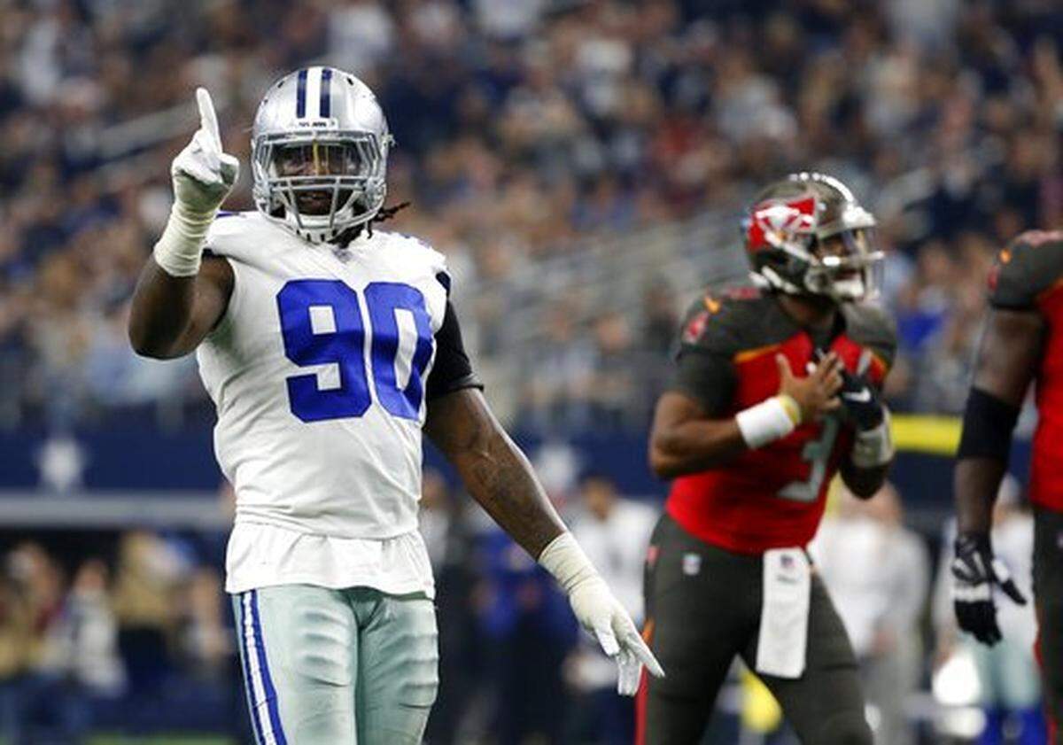 Dallas Cowboys defensive end DeMarcus Lawrence is a top priority for the team in free agency this offseason.