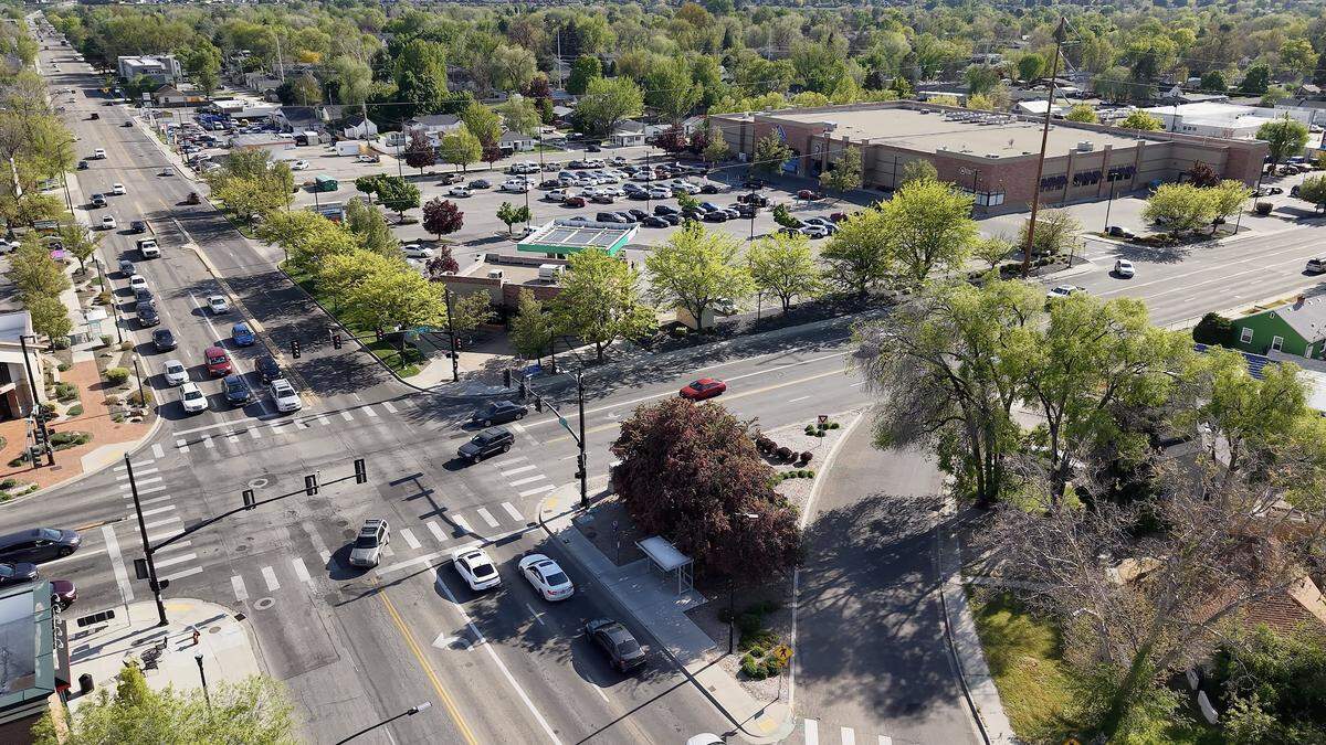 Traffic moves along the intersection of Vista Ave. and Overland Rd. Thursday, April 30, 2026.