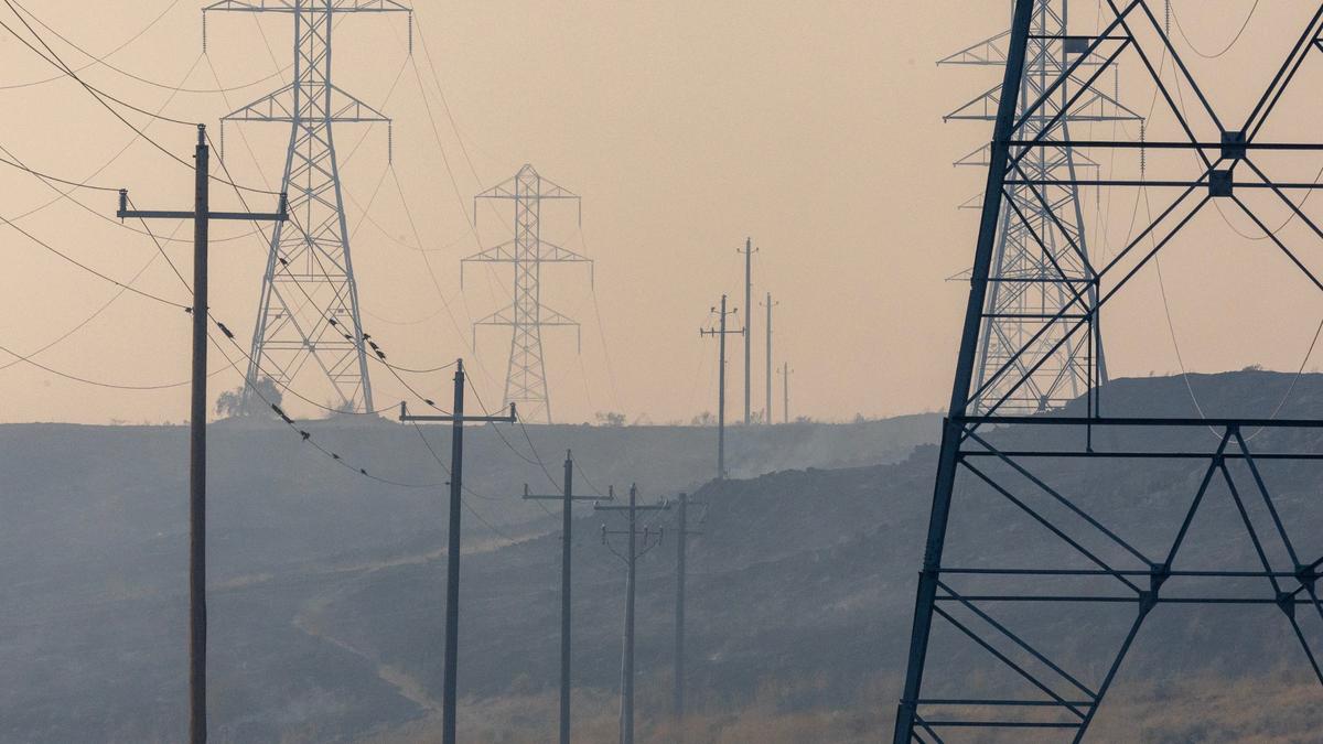The brush fire started near South Eyele Avenue and East Plexi Court around 6 p.m. Wednesday evening.