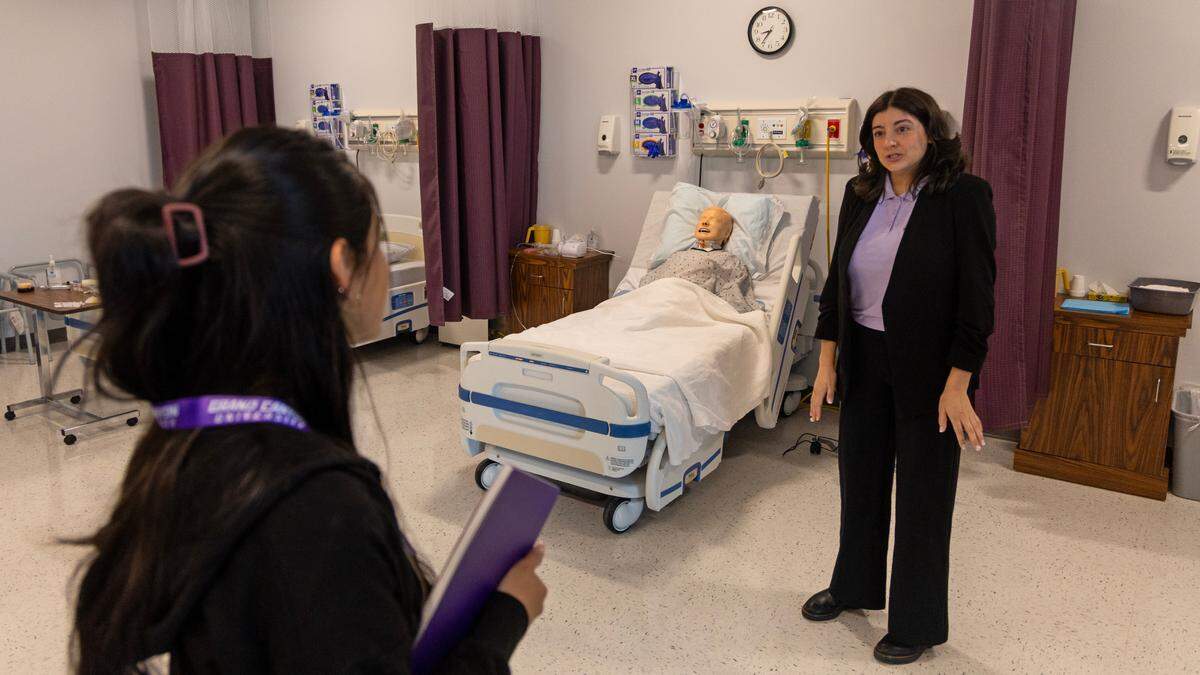 Site Director Brenda Solari speaks before prospective students in the clinical skills lab at Grand Canyon University in Meridian. GCU students gain “hands-on learning” experience through “immersive” labs with life-like patients.