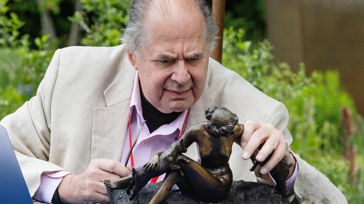 Sculptures specialist Eric Silver gets a closer look at a piece brought in for appraisal at the “Antiques Roadshow” event at the Idaho Botanical Garden in Boise last May.