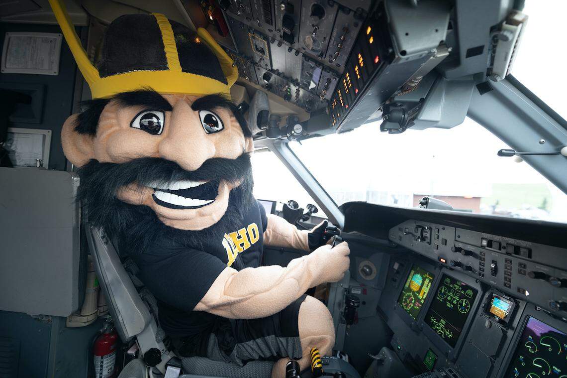 Joe Vandal in the pilot’s seat. The Pullman-Moscow Regional Airport Board of Directors has talked for years about adding a flight to Boise.