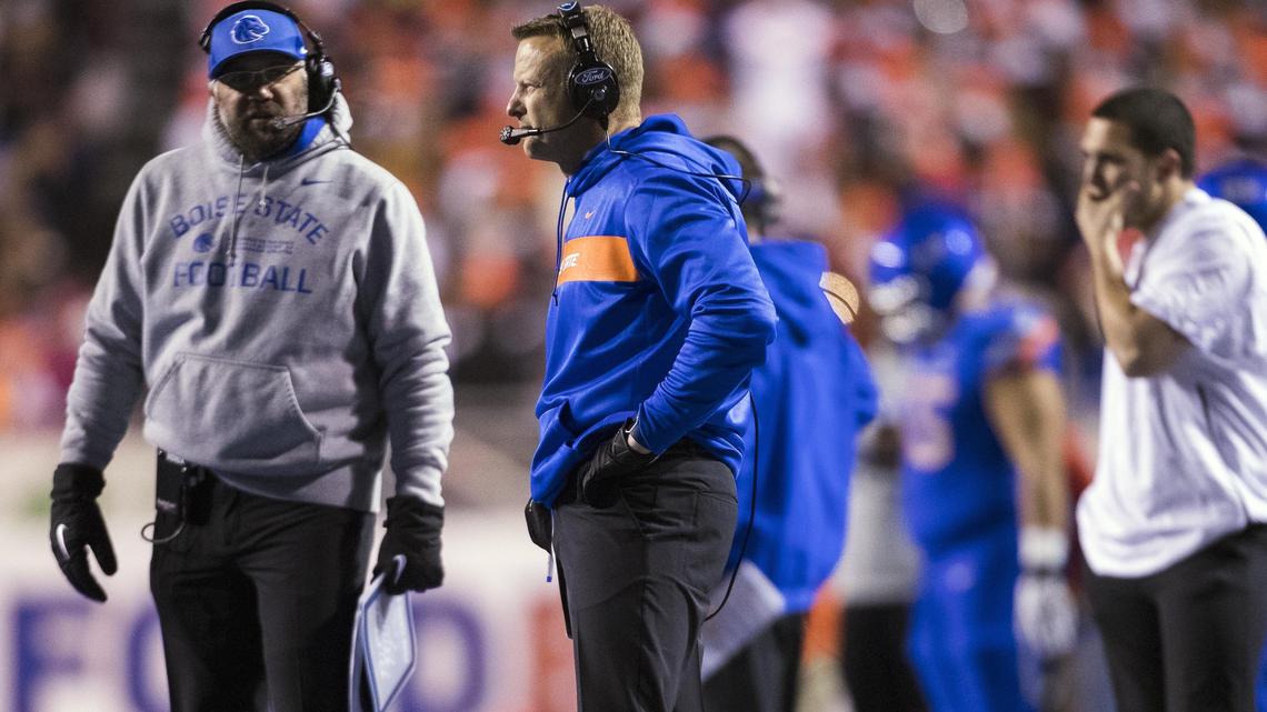 Boise State tight ends coach Kent Riddle, background, has been on the Broncos’ coaching staff for 13 years.