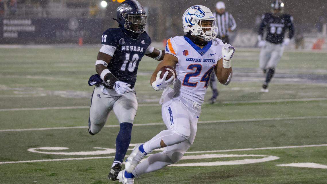 ‘Lightning in a bottle.’ Holani leads blowout win, Boise State stays perfect in league