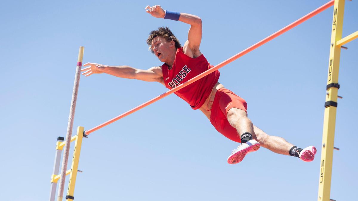 Boise’s Seth Nelson returns to defend his 5A state pole vault title.