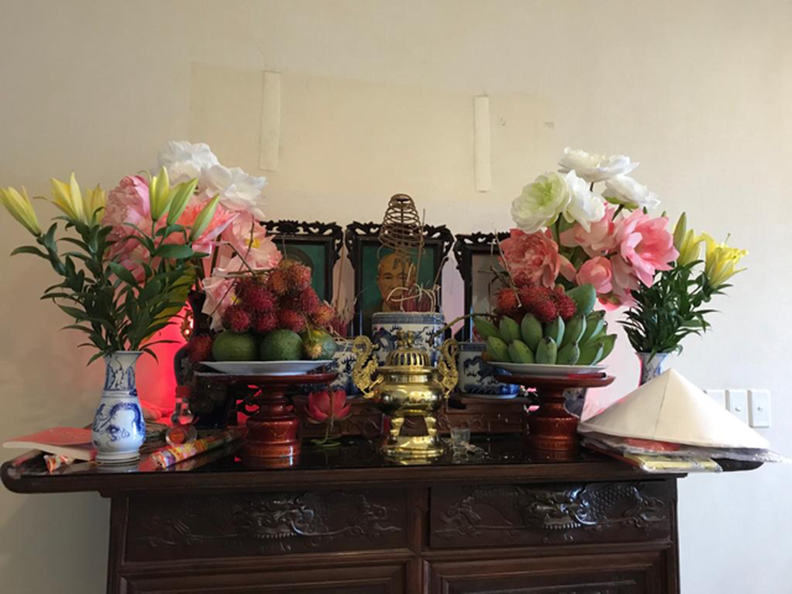 Some Vietnamese families organize annual dinners for relatives on the anniversaries of the deaths of their parents and in-laws. They place some of the food at an altar of the person being honored.