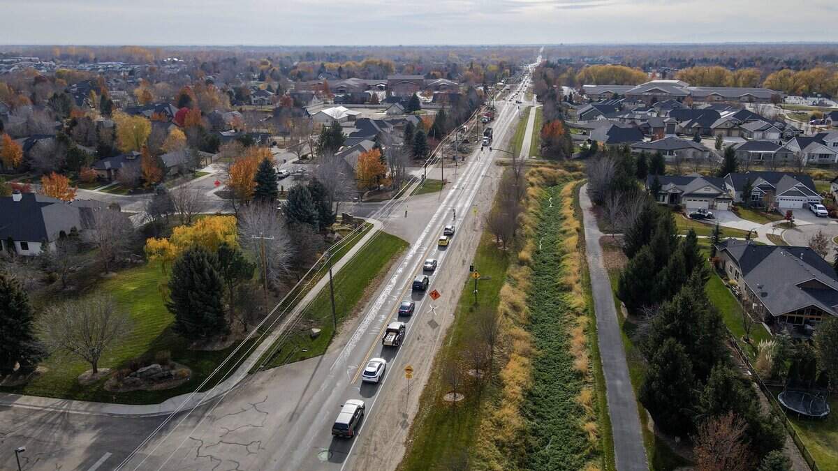 The Ada County Highway District plans to widen North Linder Road to five lanes between Floating Feather Road heading south to Idaho 44 in lessen traffic congestion in Eagle.