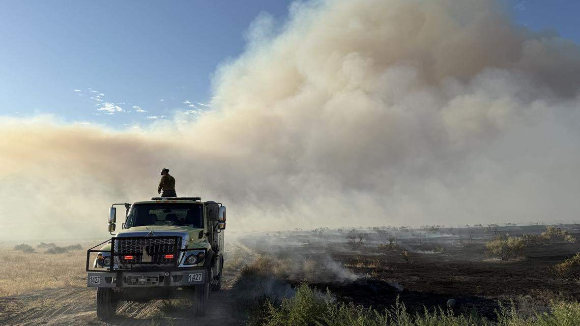 Lightning sparks wildfire southwest of Boise. It quickly spreads to 6,000 acres
