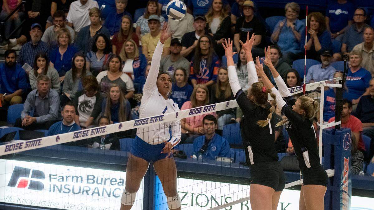 Senior outside hitter Sabryn Roberts goes for a kill over the Washington block on Thursday night at Bronco Gym. Roberts recorded her 1,000th career kill in the 25-22, 25-23, 25-17 loss to the 13th-ranked Huskies.