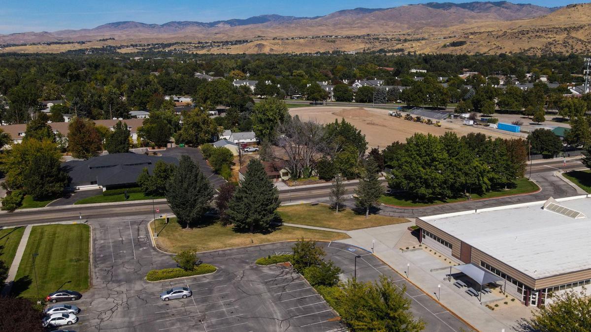 Neighbors to D3V Black’s development in Southeast Boise have voiced concern over dust that will be generated from the demolition of three homes and three outbuildings across Linden Street from White Pine Elementary and Timberline High School in East Boise. The buildings can be seen just left of center, to the right of the buildings with black roofing.