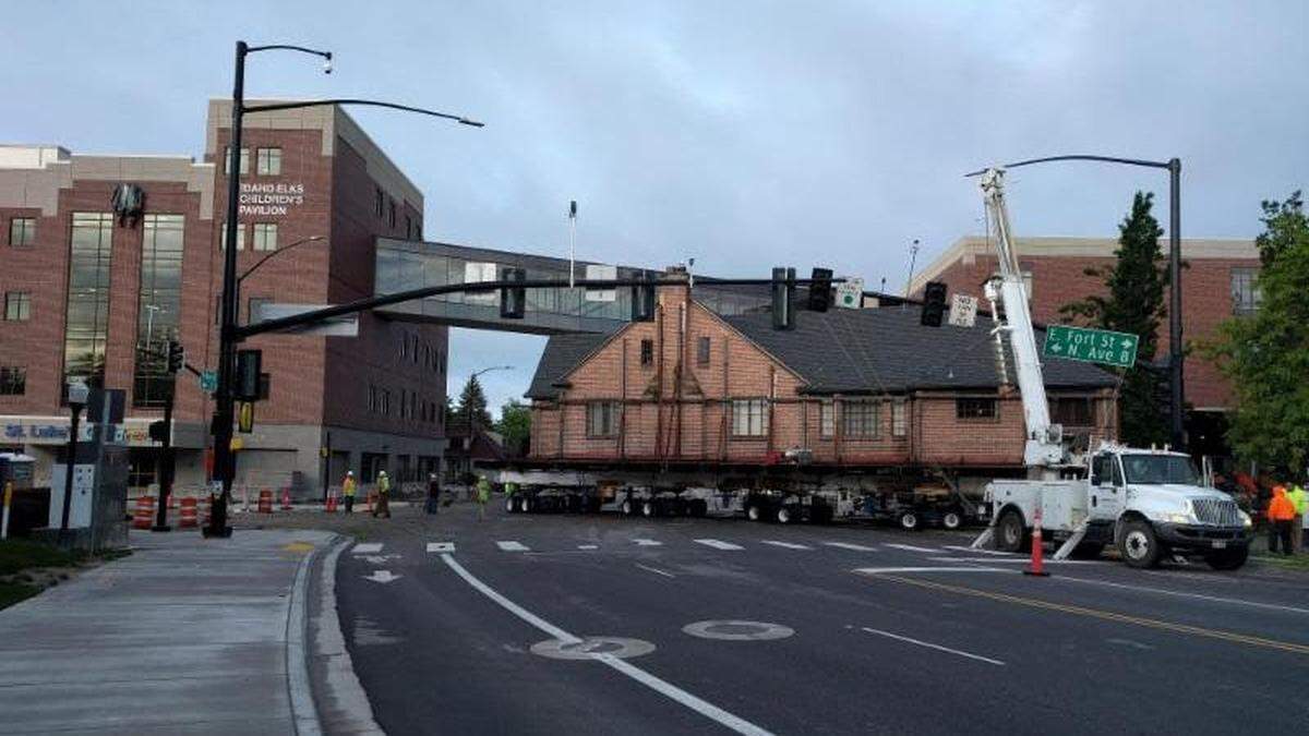 The move of the Bishop Foote Guest House took it underneath the new skybridge that links St. Luke’s Children’s Hospital with the newly built Children’s Pavilion.